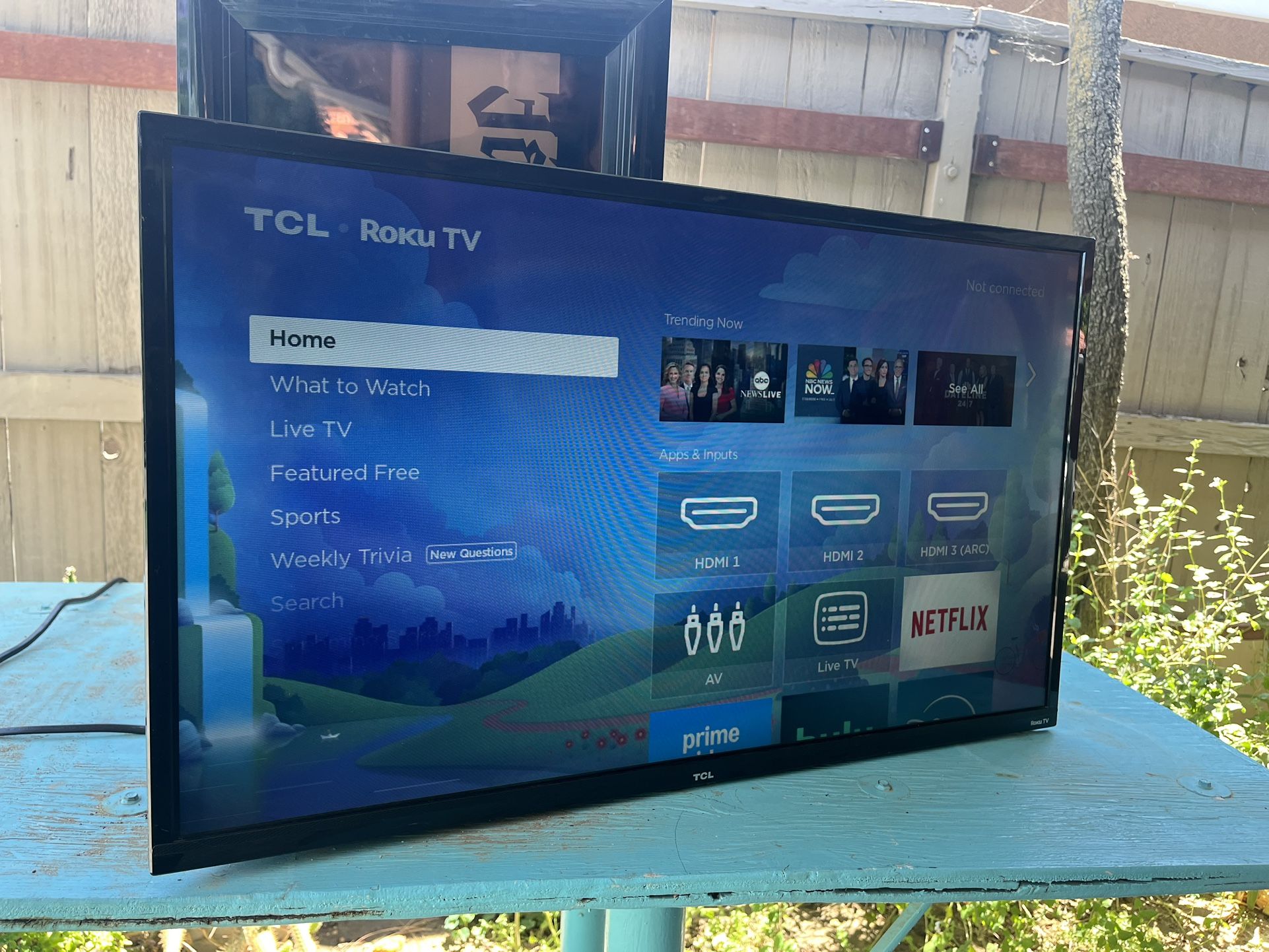TCL 32” Smart tv