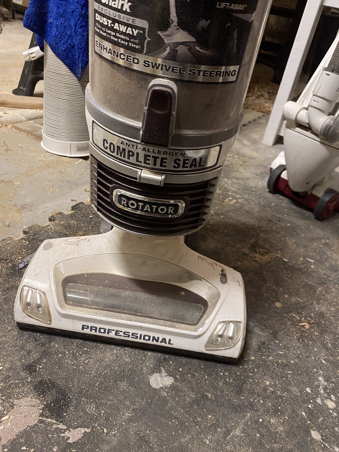 Shark Rotator Professional Lift Away Vaccuum UV560