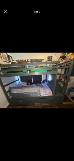 Twin bunkbed with drawers