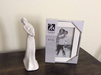 White 4x6 Malden frame new and ceramic girl with flowers