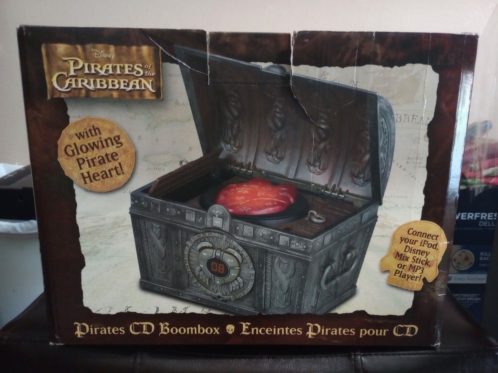 Pirates Of The Caribbean Treasure Chest CD Player (2007-New)