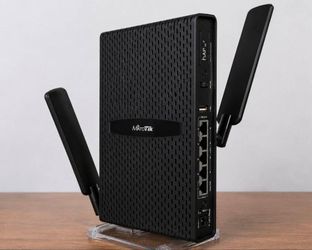 Wireless Dual-band Router with 5 Gigabit Ethernet Ports