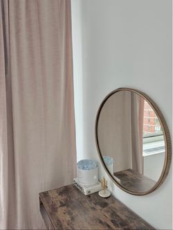 Round accent mirror