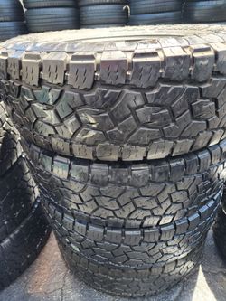 Selling (4] tires LT285/75r18 toyo open contry A/T