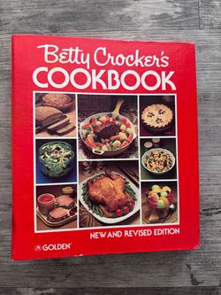 Vintage 1978 Betty Crocker cookbook hardback five ring binder recipe book Really nice cond