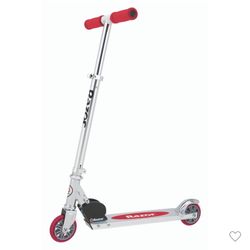 2 Razor Scooters 