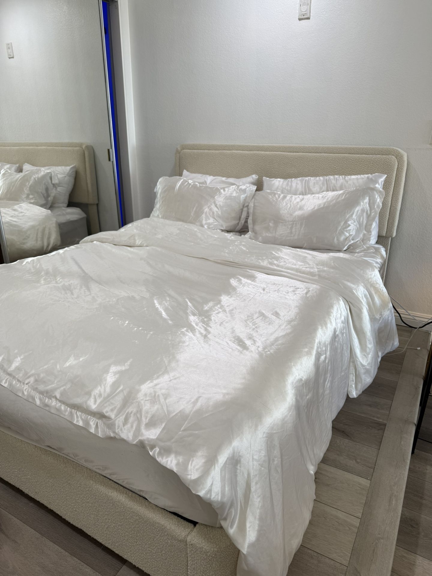 Cream Bouclé Upholstered Bed Frame & Headboard (Queen) – Like New