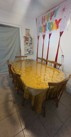 Free dining table wit 6 chairs