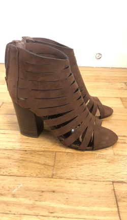 New, size 6, Carlos sandals 👡