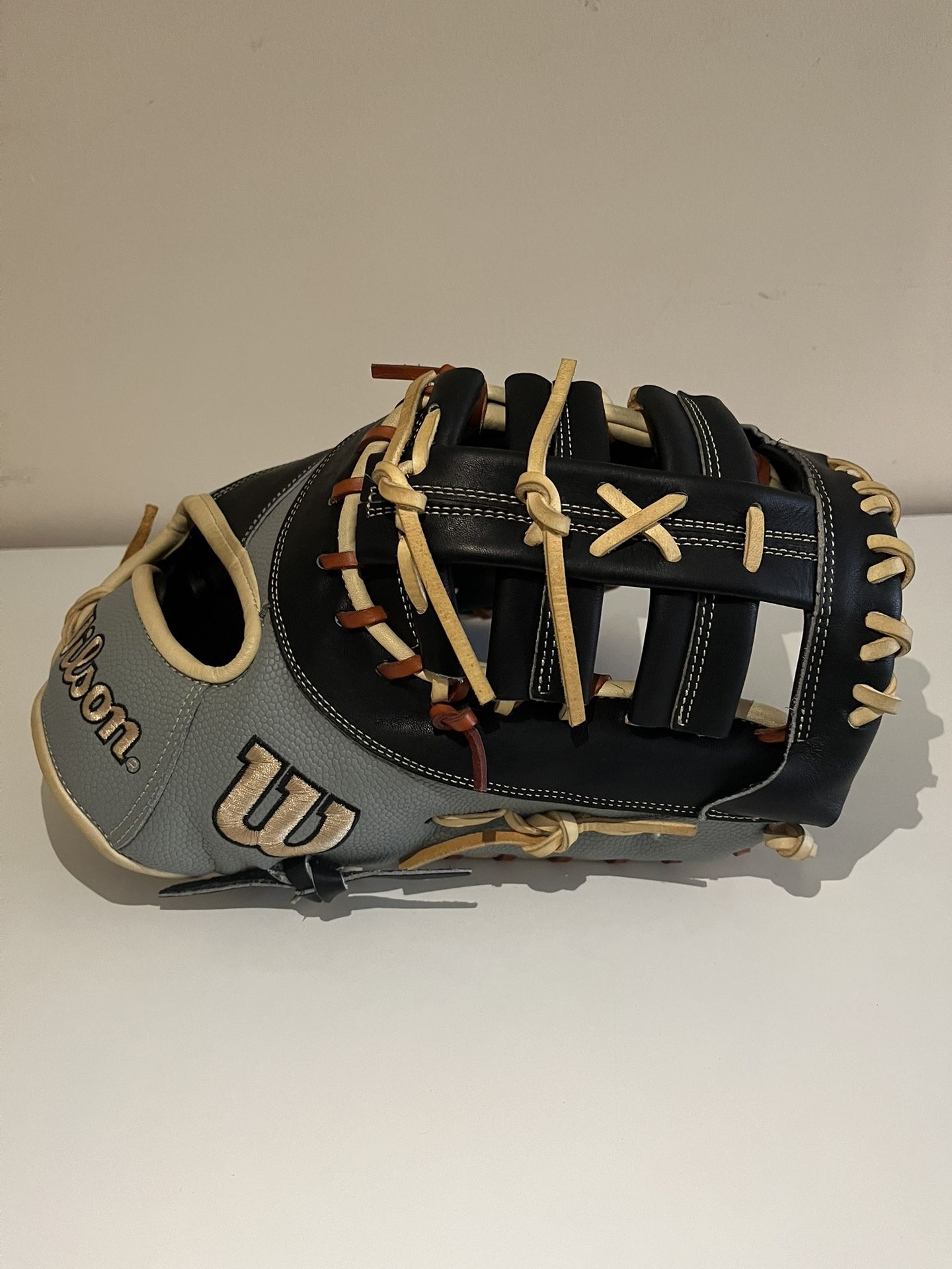 Wilson A2000 1620SS 12.5" First Base Baseball Mitt