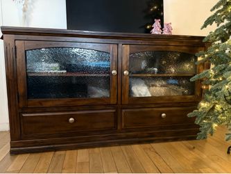Tv stand/ entertainment center