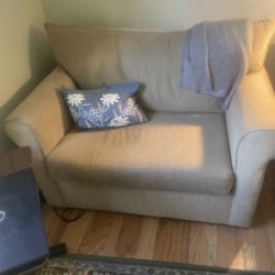 Sleeper Chair & 1/2‼️‼️ (Pull Out Mattress)  Mint Condition‼️ Will Deliver Oct 28th!