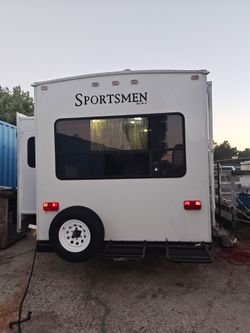 2008 sportsman RV pull behind travel trailer