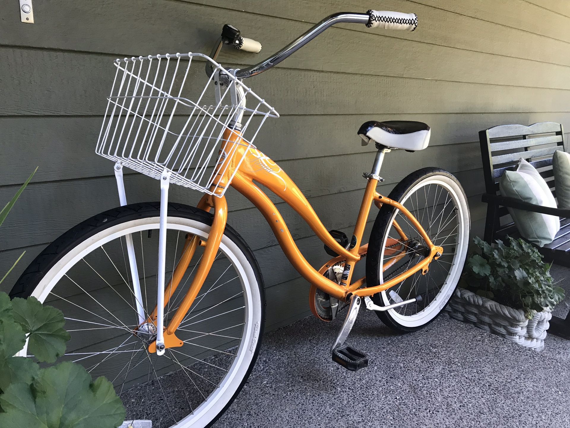 Giant "Simple" Single Speed Ladies Beach Cruiser Bike (17" Frame)