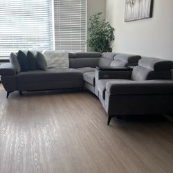 Beautiful Sectional With 2  Recliner