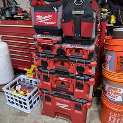 Milwaukee  Pack out Tool Box