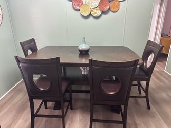 Dining room table
