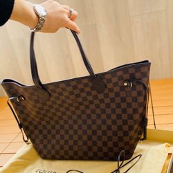 "Perpetual" series medium-sized "No Pattern" leather handbag