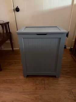 Laundry hamper