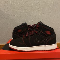 Jordan 1 Mid Fearless 