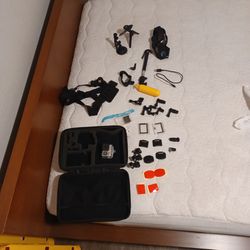 Gopro 4 With Alot Of Accessories 