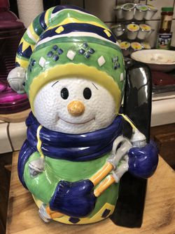 Cookie Jar Snowman in excellent condition $25 OBO