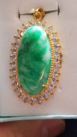 Women's Oval Jade Jadeite Necklace pendant with Chain