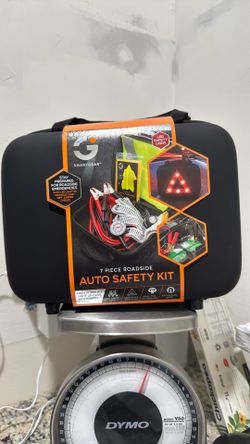 New SmartGear 7-Piece Roadside Auto Safety Kit