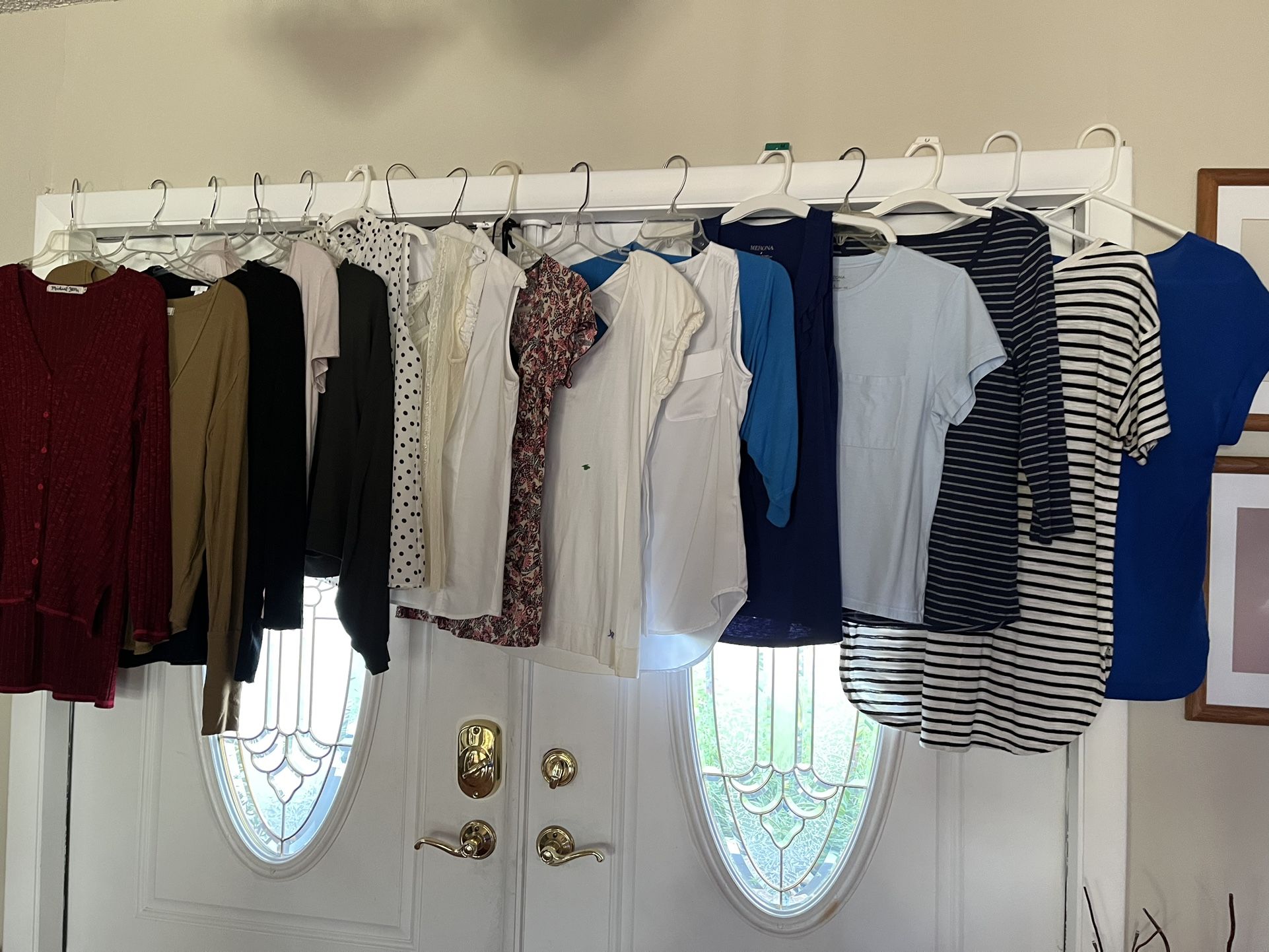 17 Ladies Tops / Blouses. Sizes Small / Med. 4 Are Lightweight Long Sl Sweaters. All In Excellent Condition $15 For All