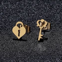 Pick Up From Mount Juliet 37122..Beautiful New  Lock And Key Theme Golden Stud Earrings..excellent Condition.
