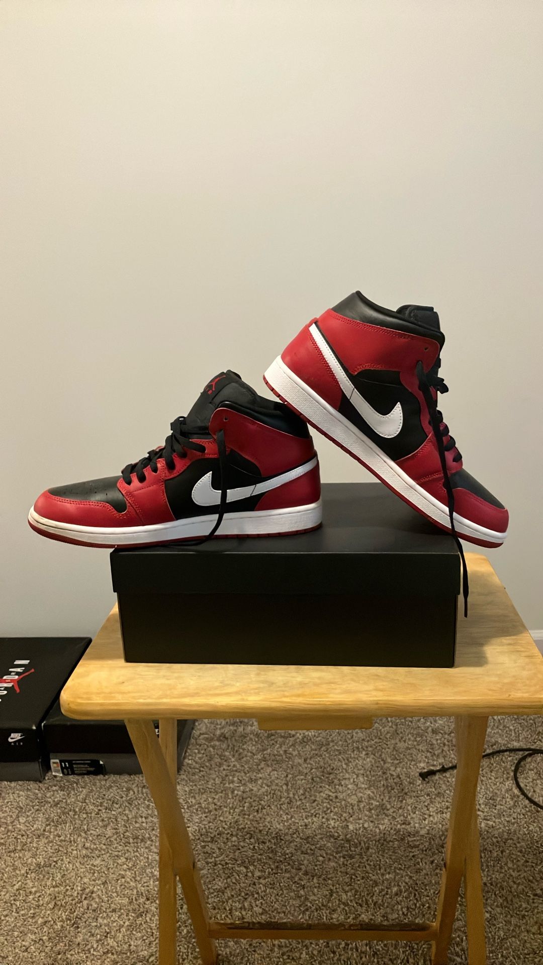 Jordan 1 Mid Gym Red Black White
