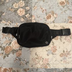 lululemon belt bag