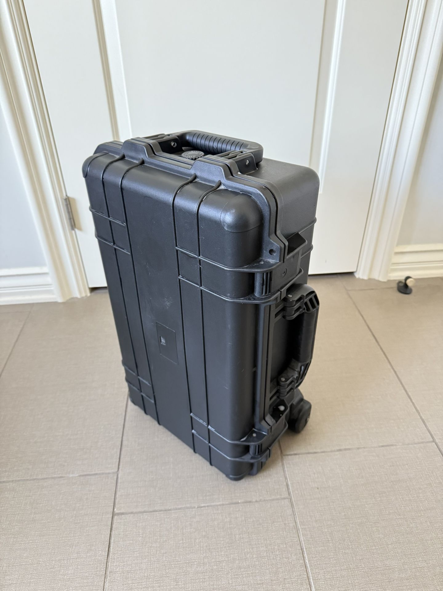 Weatherproof Heavy Duty Hard Case w/ Wheels