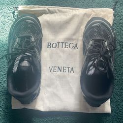 Bottega Veneta Orbit (Black)