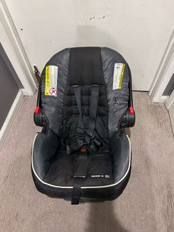 Graco SnugRide 35 infant car seat