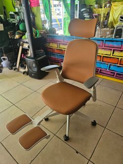 Boss Pro Leather Office chair [damaged]