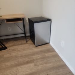 Arctic King  Mini Fridge w/Freezer $119