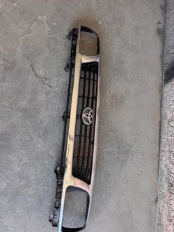 Toyota Tacoma grill assembly