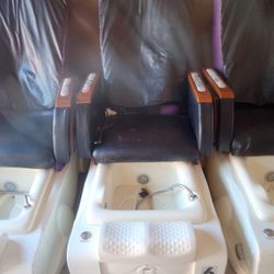 6 Cheetah’s Luxury Pedicure Chairs – Comfort Meets Style!