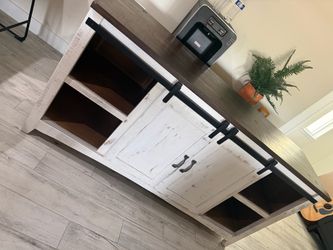 Like new farmhouse style tv stand