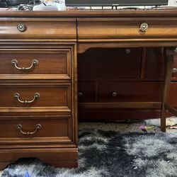 Lexington desk and Hutch “Chez Michelle”