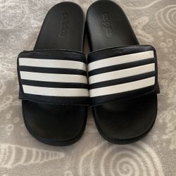 Men’s Size 8 Adidas Sandals!