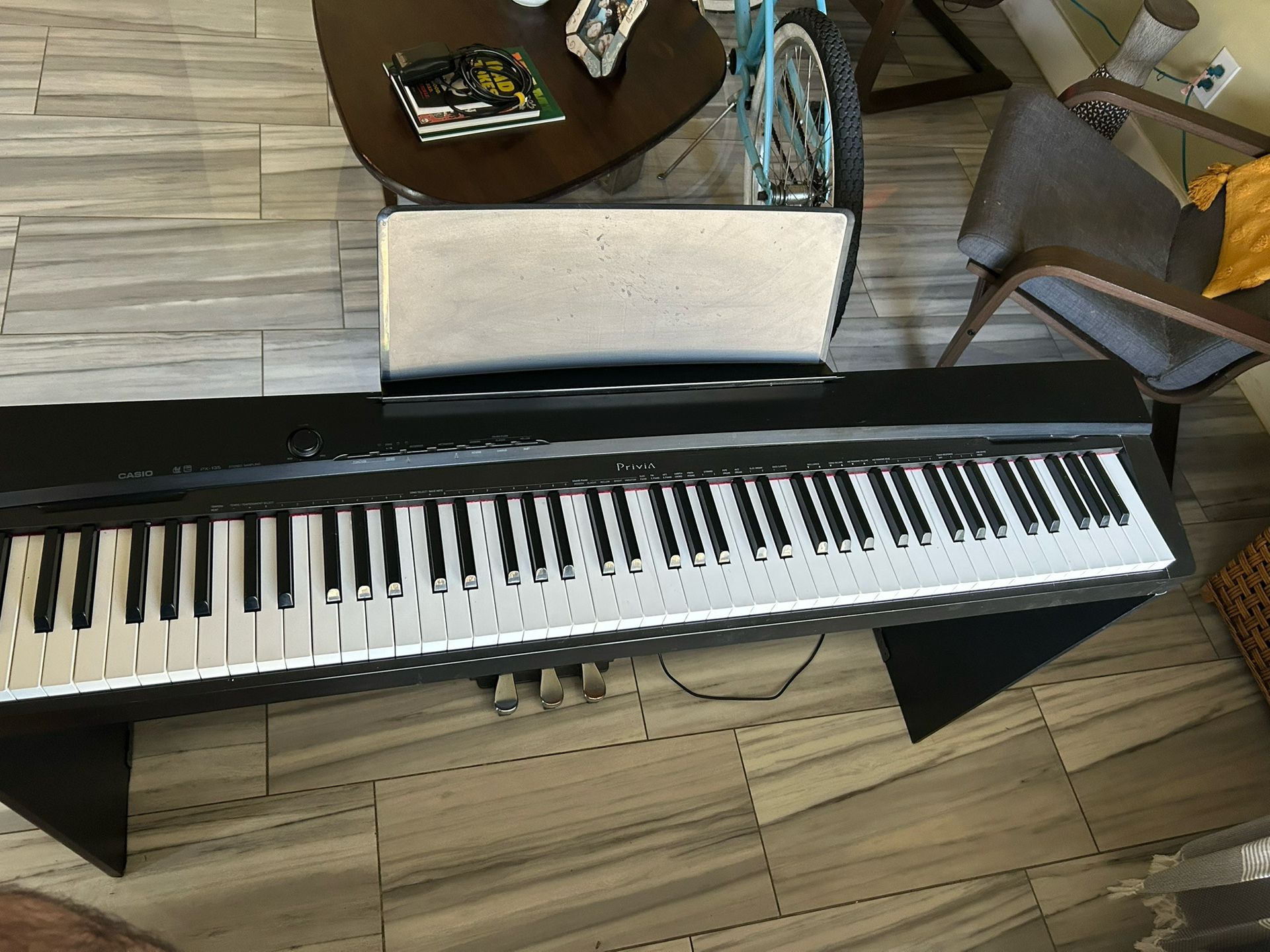 CASIO PRIVIA PX-135 PIANO/KEYBOARD