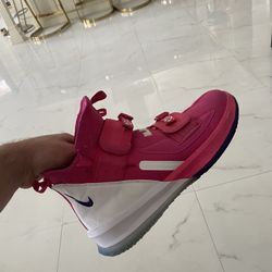 Lebron Basketball Shoes Breast Cancer Edition 