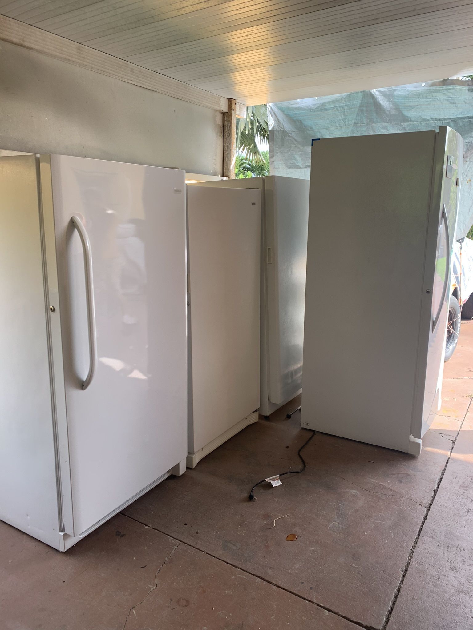 Stand Up freezers one door