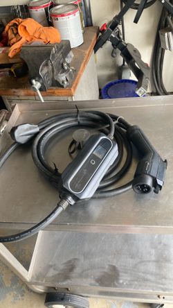 240 V car charger brand new