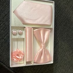 Tie and bow tie set
