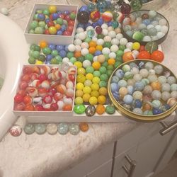 400 plus marbles assortment of sizes brands and age