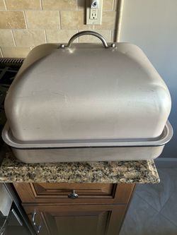 Large Roasting Pan with Domed Lid