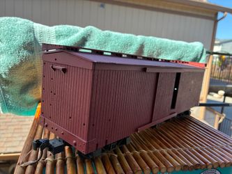 Model railroad boxcar